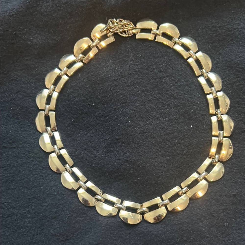 Monet Gold Necklace Classic Minimalist Design